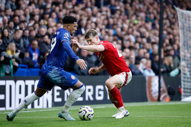 他大步向前 他大步向前